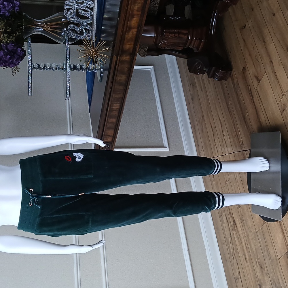 Betsey Johnson Green Velour Jogger Pants With Heart Patch. Size S
